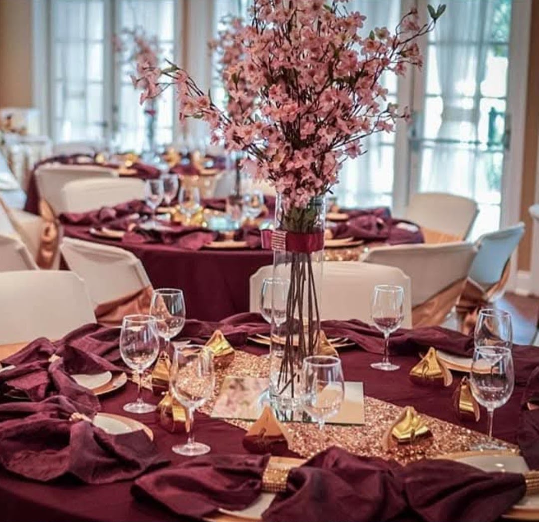 Ballroom wedding reception with chandeliers